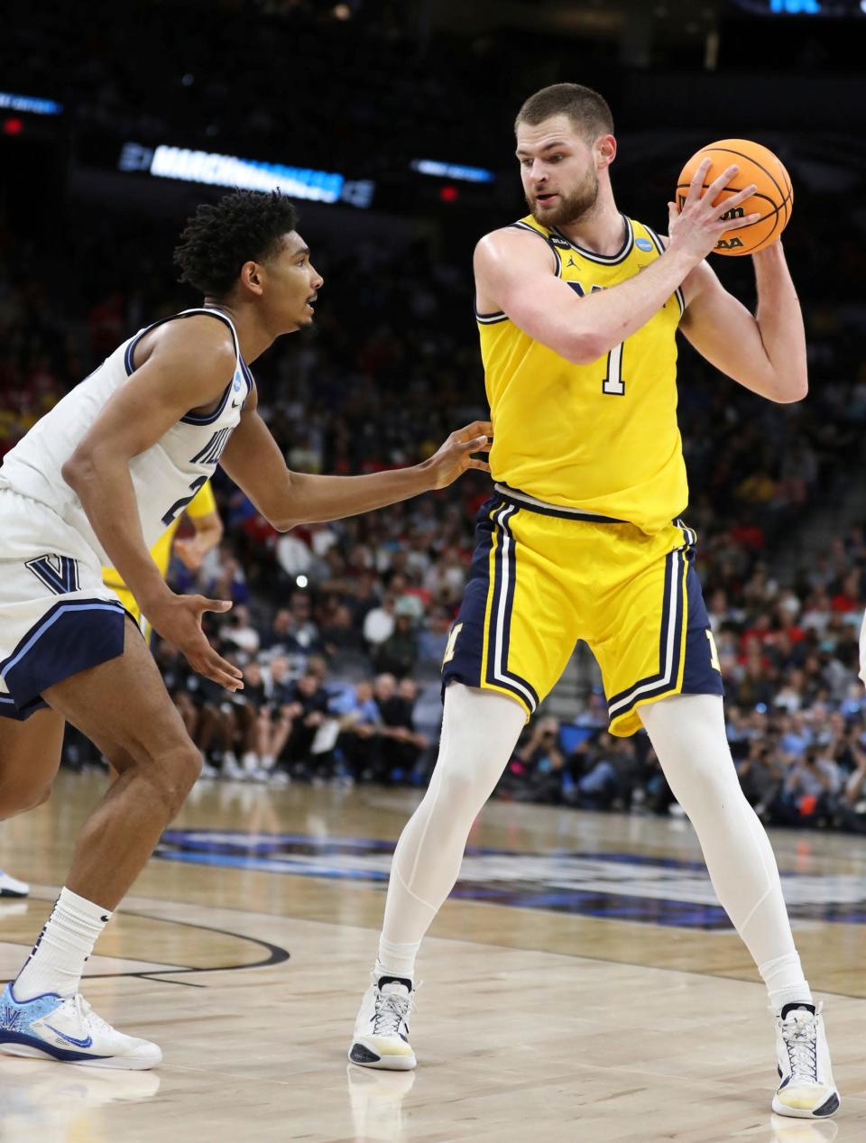 Michigan center Hunter Dickinson is defended by Villanova forward Jermaine Samuels during the second half of U-M's 63-55 loss to Villanova in the Sweet 16 on Thursday, March 24, 2022, at the AT&amp;T Center in San Antonio.