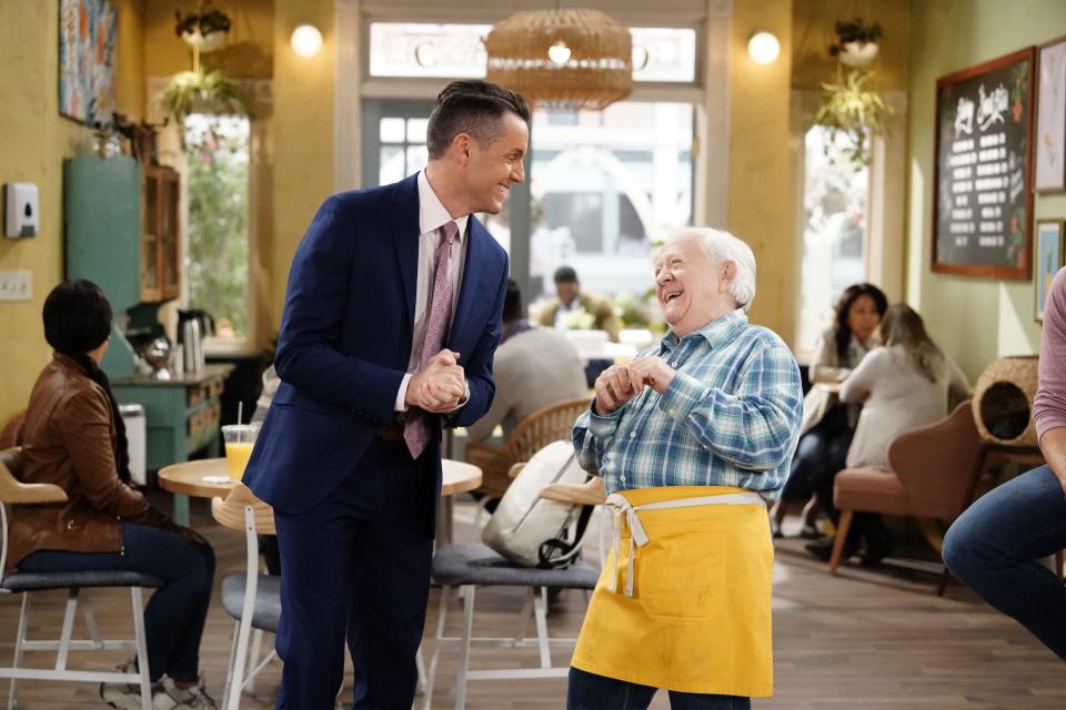 The late Leslie Jordan and his "Call Me Kat" love interest Jalen, played by John Griffin.