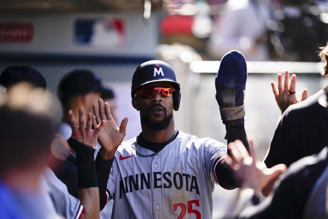 Twins' Byron Buxton is back after 2-week stint on injured list with right  knee inflammation - Yahoo Sports