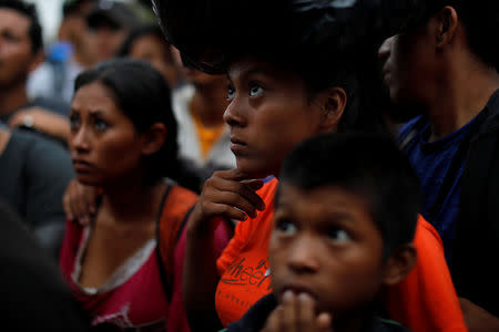 Migrants, part of a caravan traveling from Central America en route to the United States, wait to hitchhike after resting in a makeshift camp in Matias Romero Avendano, Mexico, November 10, 2018. REUTERS/Ueslei Marcelino