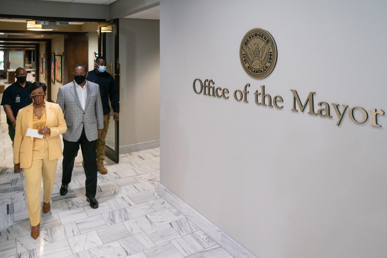 Atlanta Mayor Keisha Lance Bottoms and her husband Derek Bottoms arrive at a press confverence at City Hall on May 7, 2021 in Atlanta, Georgia. (Photo by Elijah Nouvelage/Getty Images)