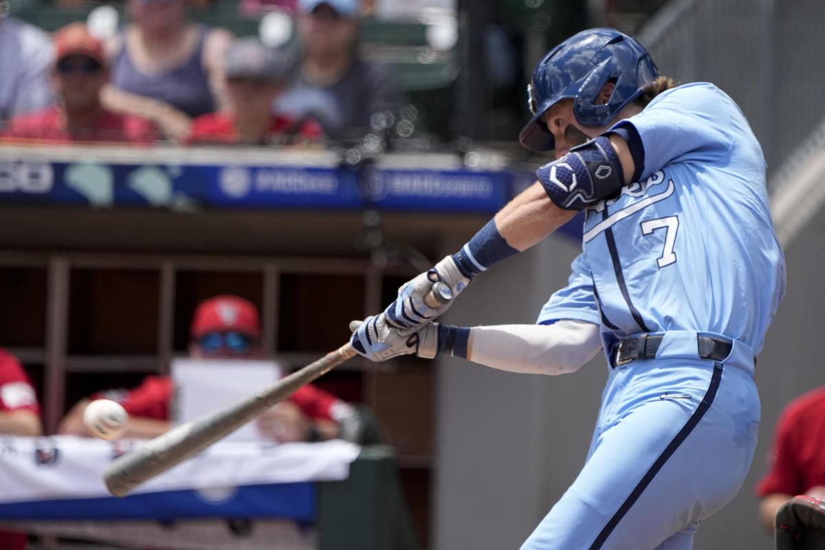 WATCH: Vance Honeycutt grand slam puts UNC ahead against Elon - Yahoo Sports