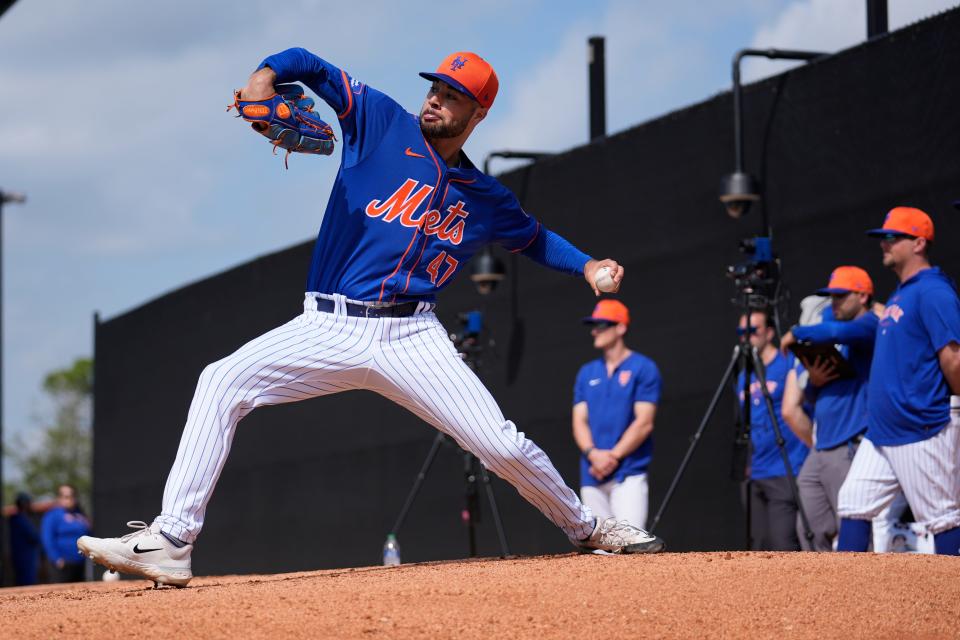 New York Mets pitcher Joey Lucchesi (47) throws a bullpen session during a spring training baseball workout Saturday, Feb. 17, 2024, in Port St. Lucie, Fla.