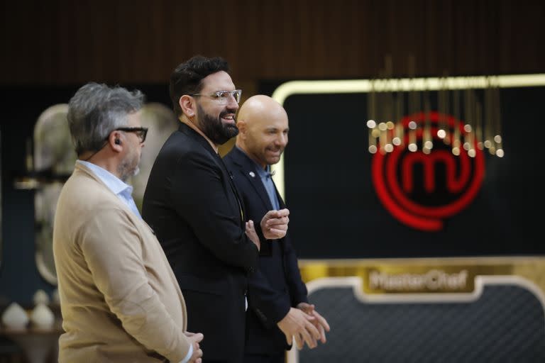 Donato de Santis, Damián Betular y Germán Martitegui, el jurado de especialistas que da su veredicto en MasterChef