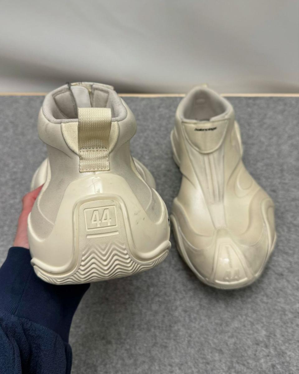 Balenciaga Basketball Sneaker in cream (heel). Credit: @myfacewheno_o