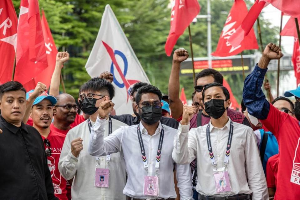 Pakatan Harapan candidate P. Prabakaran Parameswaran arrives at the nomination centre, November 5, 2022. ― Picture by Firdaus Latif