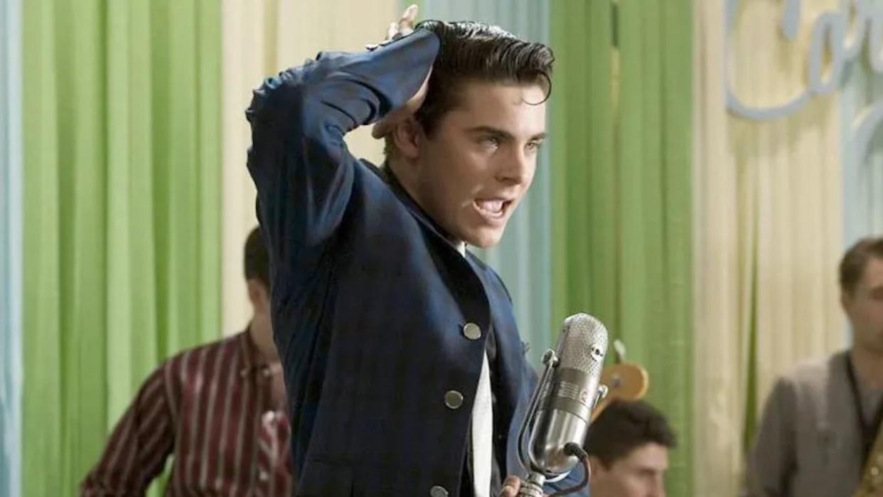  Zac Efron singing It Takes Two as Link Larkin in Hairspray. 