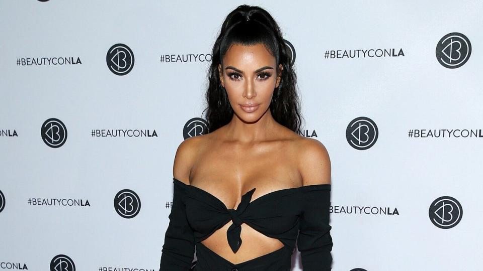 The reality star had a slight wardrobe whoops at the Beautycon Festival LA.