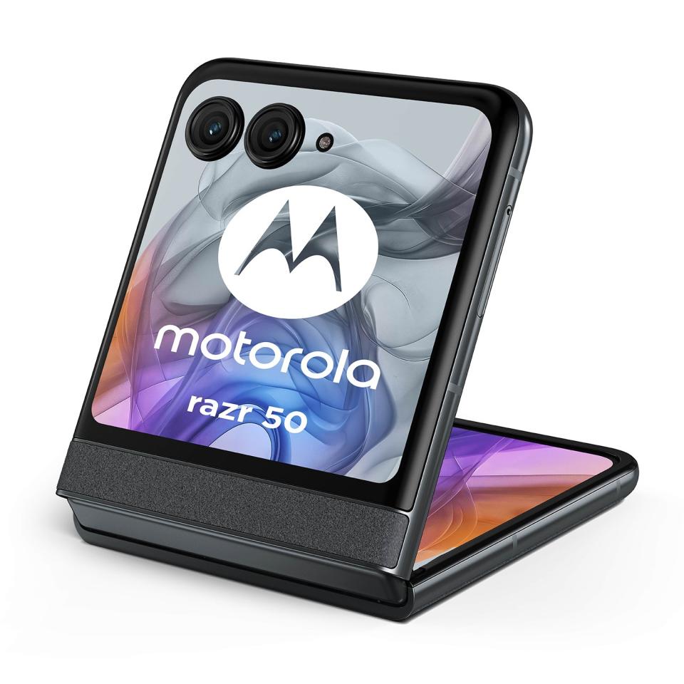 <p>Alleged leaked product images of Motorola’s 2024 foldable phone.</p> 