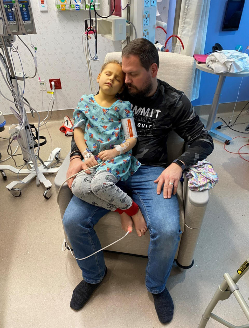 Liviah Widders with her father in the hospital. (Courtesy Cincinnati Children's , Widders family)