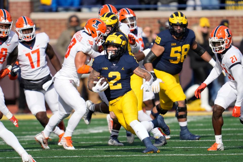 Michigan running back Blake Corum (2) runs the ball against Illinois in the first half of an NCAA college football game in Ann Arbor, Mich., Saturday, Nov. 19, 2022. (AP Photo/Paul Sancya)