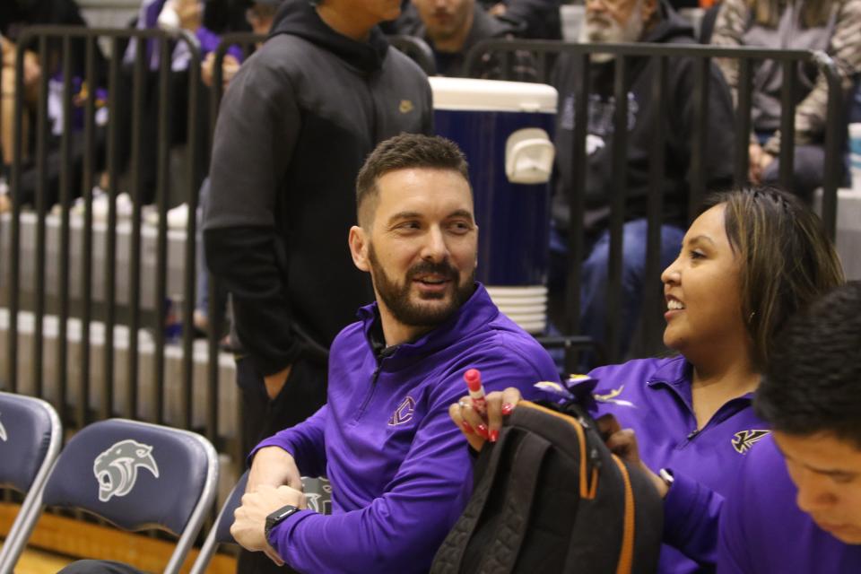 Kirltand Central High School girls basketball coach Devon Manning chats with his coaching staff prior to tipoff of their season opener, Tuesday, Nov. 29, 2022 at Piedra Vista High School.