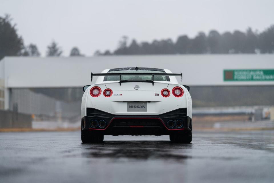 View 2020 Nissan GT-R Photos