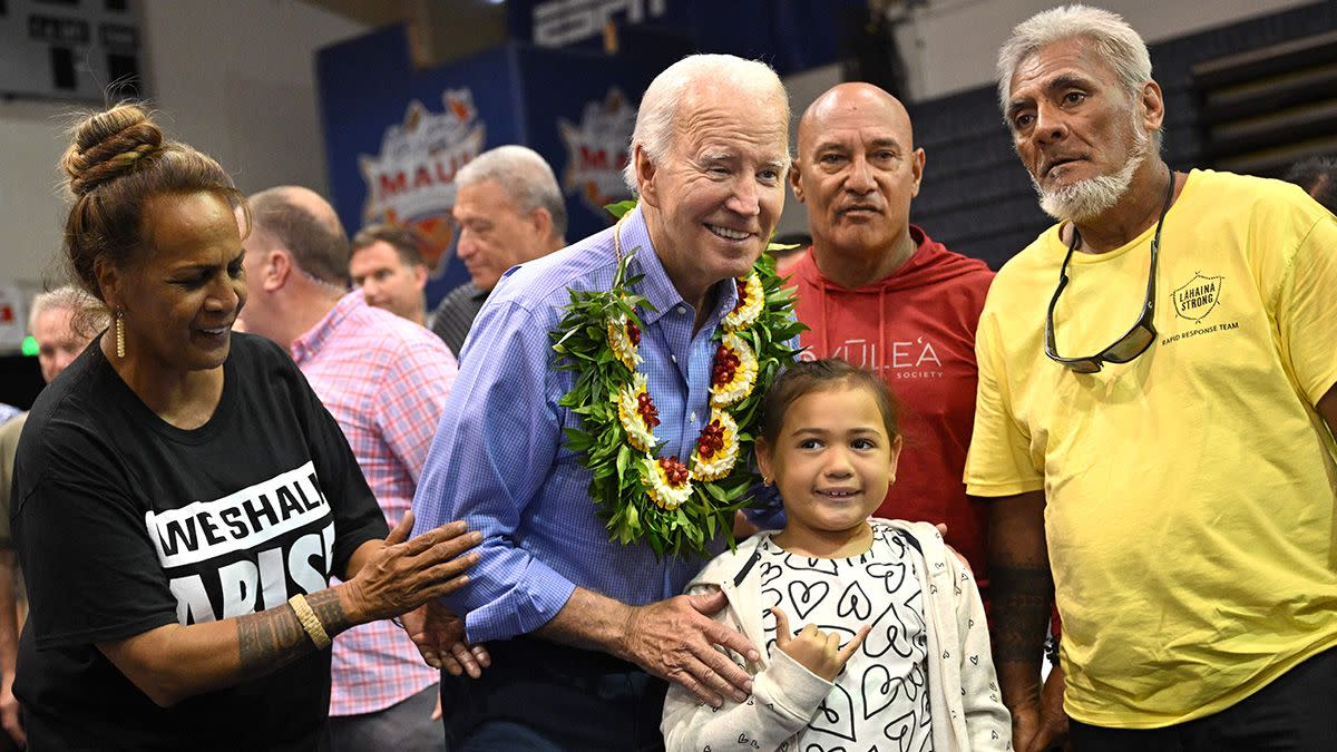 Video does not show US President Joe Biden falling asleep or dozing off or nodding off in Maui. 