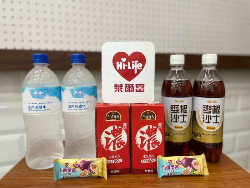 萊爾富推快閃優惠，8月1日包含指定飲品、瓶裝水、冰品、零食、啤酒等商品，最低優惠下殺5折。   圖：業者提供