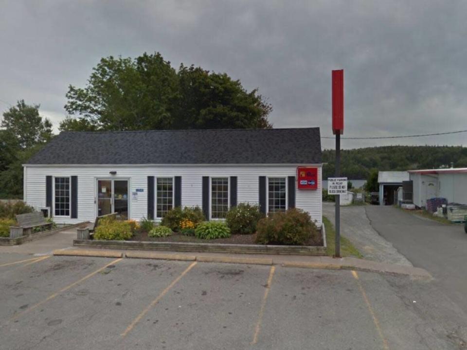 The Scotiabank branch in Sheet Harbour will close on Aug. 11, 2022.  (Google Street View - image credit)