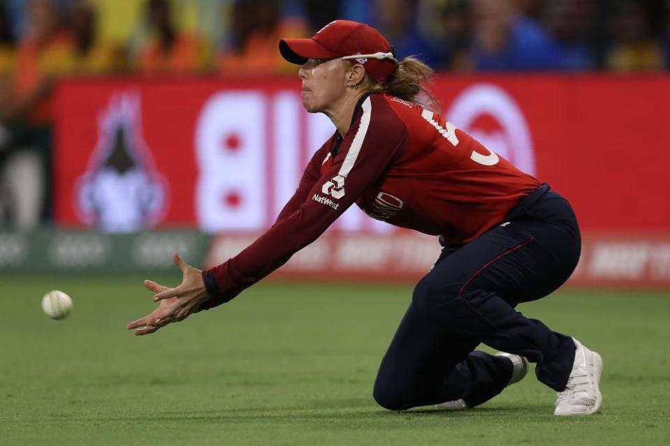 Lauren Winfield of England drops a catch.