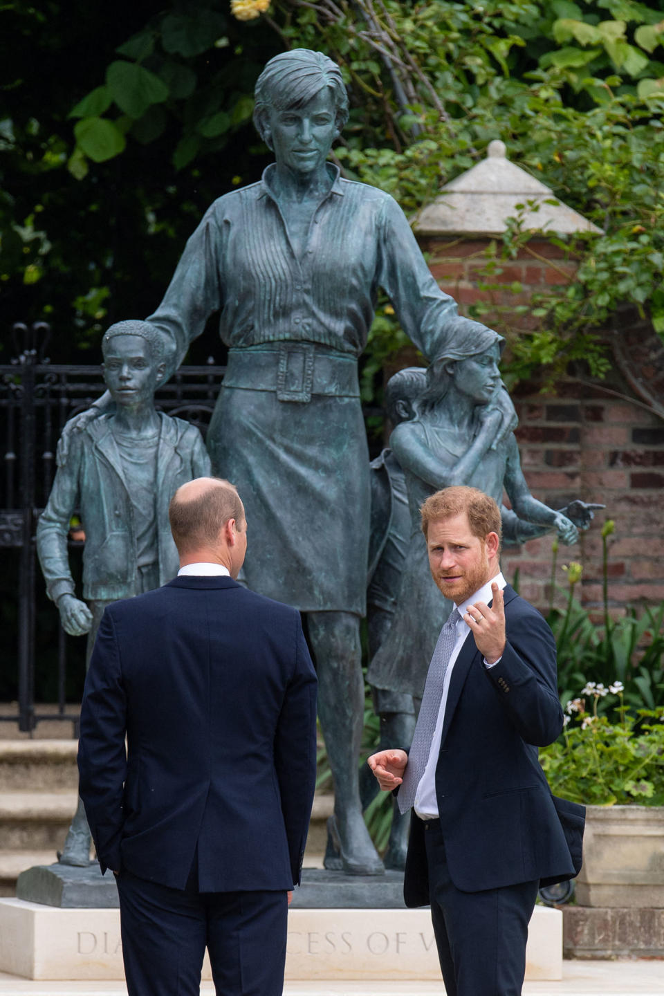 BRITAIN-ROYALS-DIANA-STATUE (Dominic Lipinski / AFP via Getty Images)