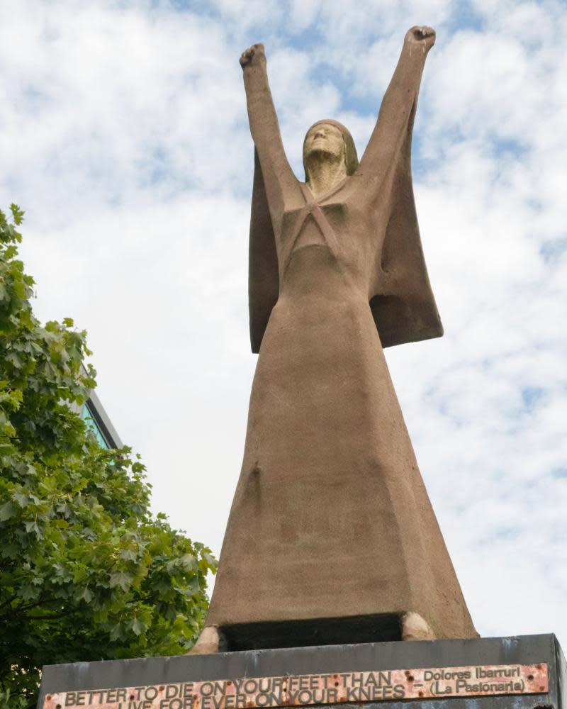 Sculpture of ‘La Pasionaria’ in Glasgow,