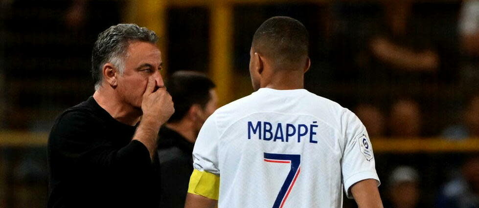 Galtier et Mbappé, un duo qu'on pourrait ne pas revoir à Paris la saison prochaine.  - Credit:PATRICK HERTZOG/AFP