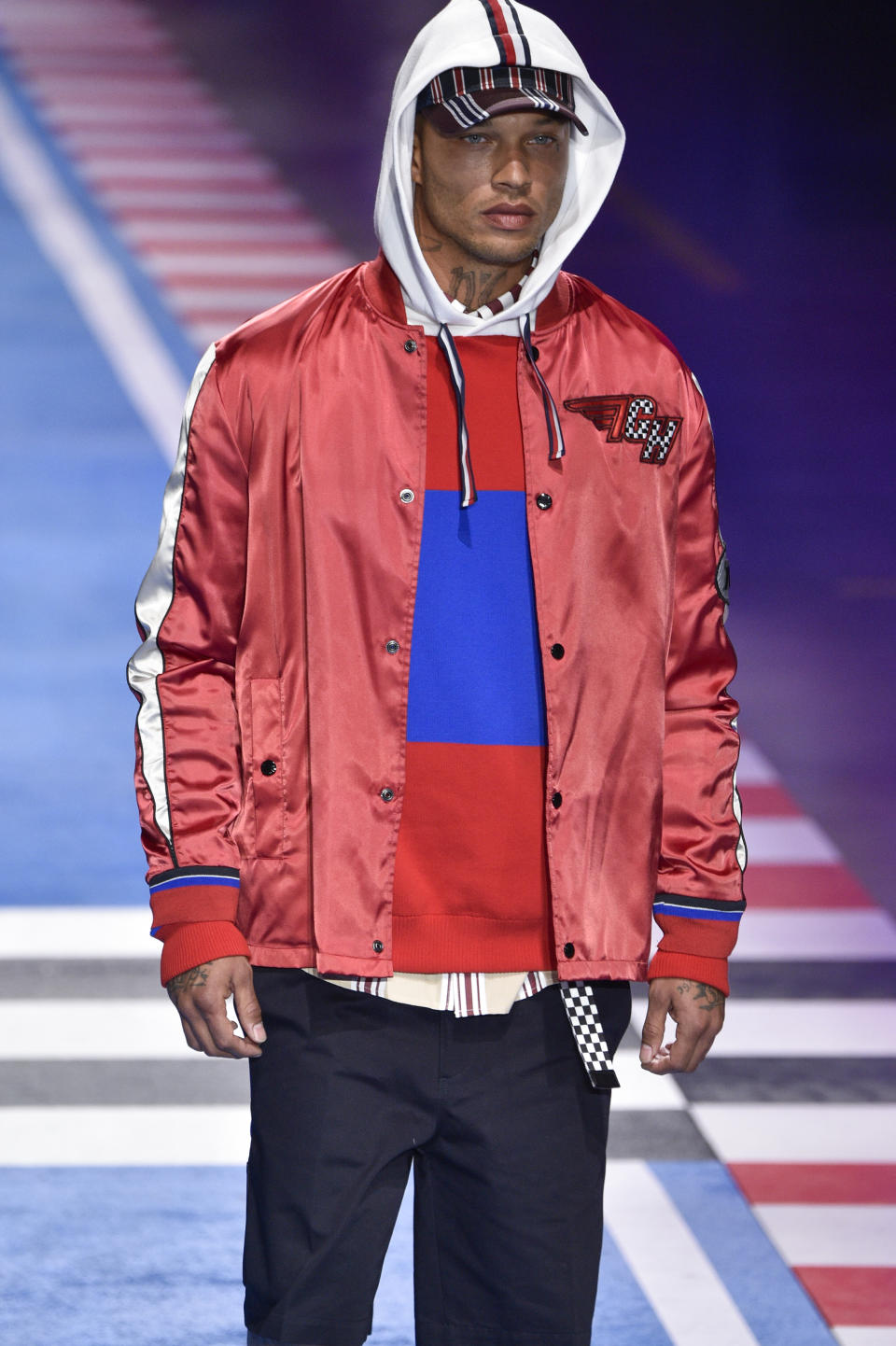 Für den Laufsteg wird Jeremy Meeks gern gebucht – wie hier für Tommy Hilfiger. (Bild: Getty Images)