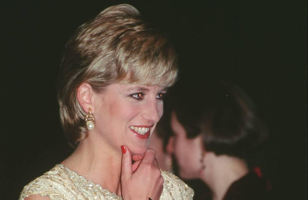 Princess Diana - red nails - Avalon