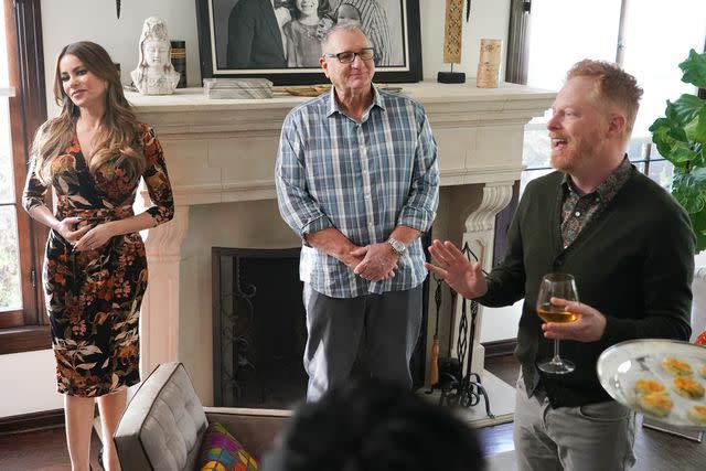 <p>Eric McCandless via Getty Images</p> Sofia Vergara, Ed O'Neill, and Jesse Tyler Ferguson in 'Modern Family'