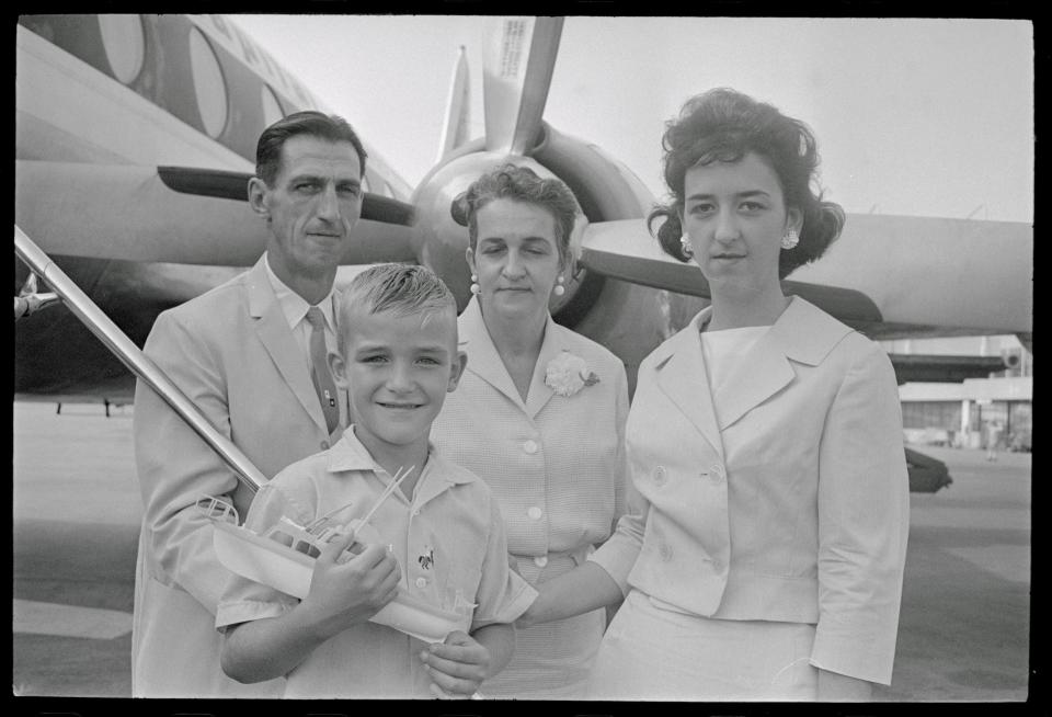 Roger Woodward holding a boat in a photograph with his parents in 1960 after surviving going over the Niagara Falls.