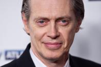 Auf der Leinwand wird Steve Buscemi oft als Bösewicht besetzt ("Reservoir Dogs", "Boardwalk Empire"), in Wahrheit ist er ein Held: Vor seiner Schauspielkarriere arbeitete Buscemi in New York als Feuerwehrmann. Nach dem 11. September 2001 kehrte er sogar noch einmal zurück und unterstützte seine einstigen Kollegen bei den Aufräumarbeiten. (Bild: Ian Gavan/Getty Images)