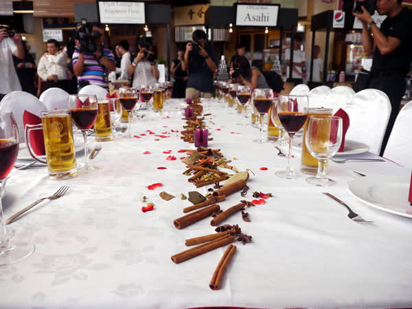 The record-breaking feat during Singapore Food Festival. (Yahoo! Photo/Fann Sim)