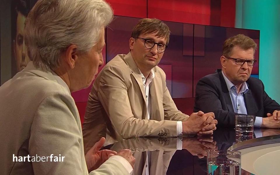 Marie-Agnes Strack-Zimmermann, Sönke Neitzel und Ralf Stegner (rechts) sehen im Ukraine-Krieg aktuell unterschiedlich viel Spielraum für Diplomatie. (Bild: WDR/ARD)