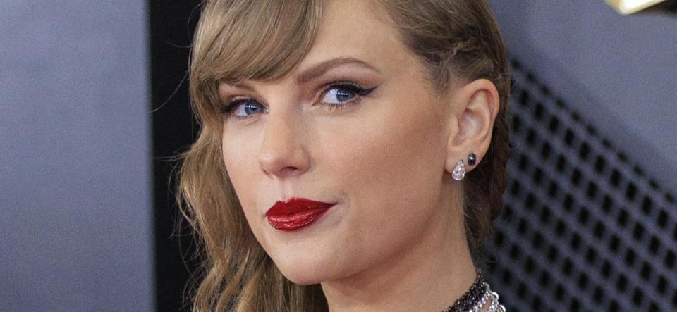 Taylor Swift close up