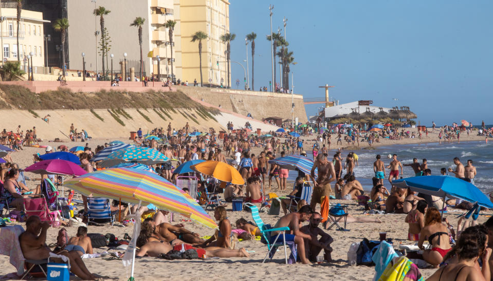 Playas hasta la bandera: Cádiz ha cerrado el acceso a algunas tras estas aglomeraciones