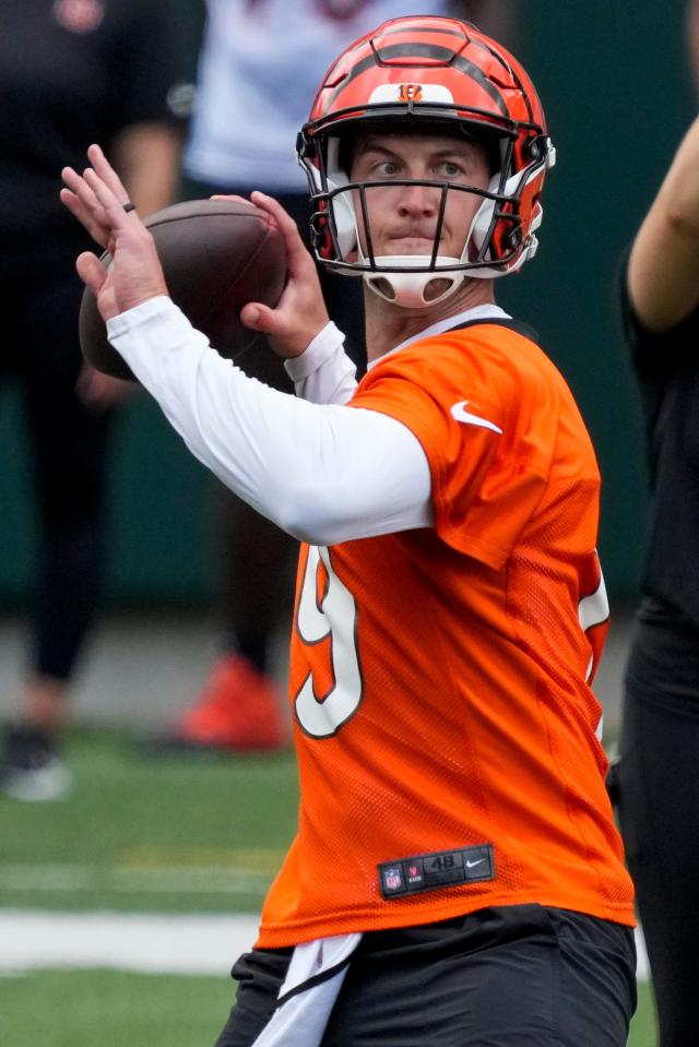 Bengals QB Joe Burrow carted off the practice field after calf