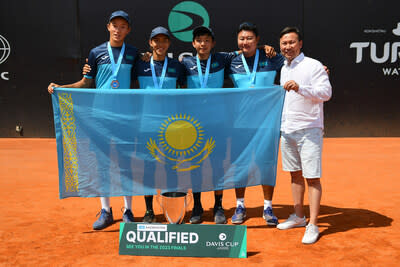 Kazakhstan Junior Boys team: vice-president of the Kazakhstan Tennis Federation Dias Doskarayev, team captain Sergey Kvak, Zangar Nurlanuly, Amir Omarkhanov, and Damir Zhalgasbay (PRNewsfoto/Kazakhstan Tennis Federation)