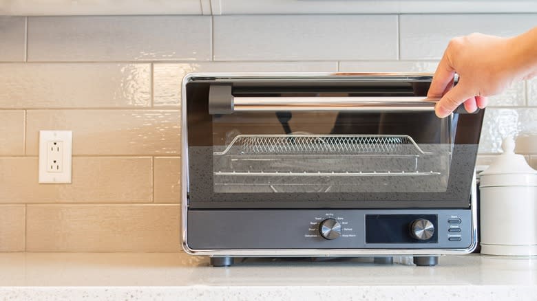 Opening unplugged toaster oven