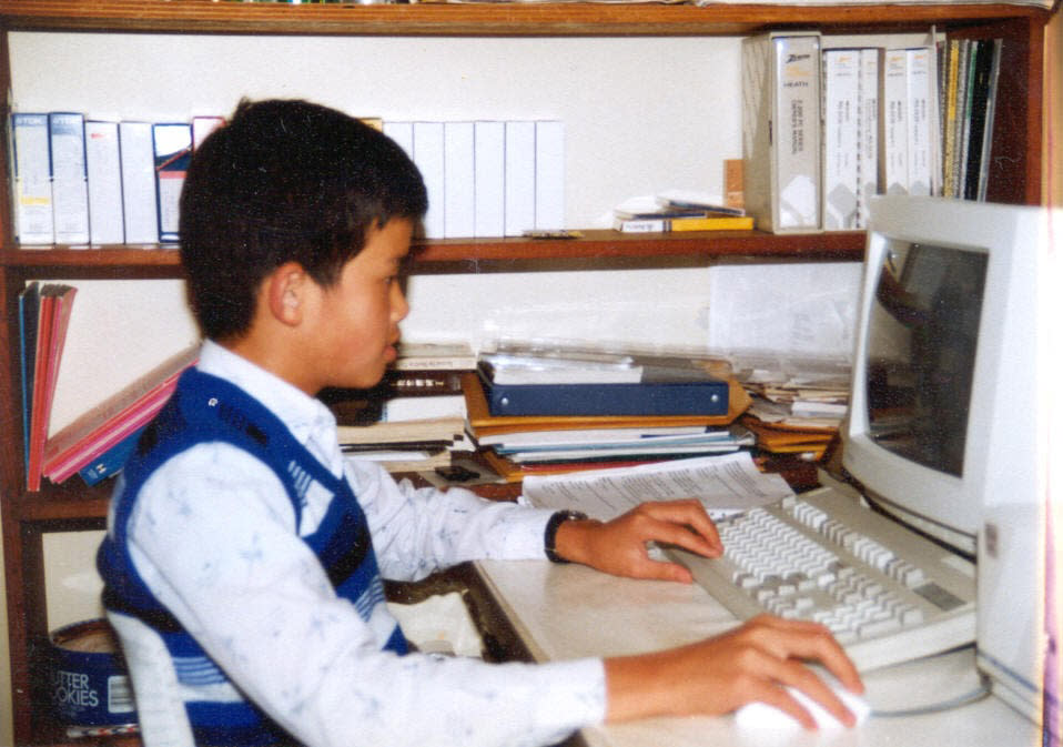 Changpeng "CZ" Zhao as a child, using his first computer.
