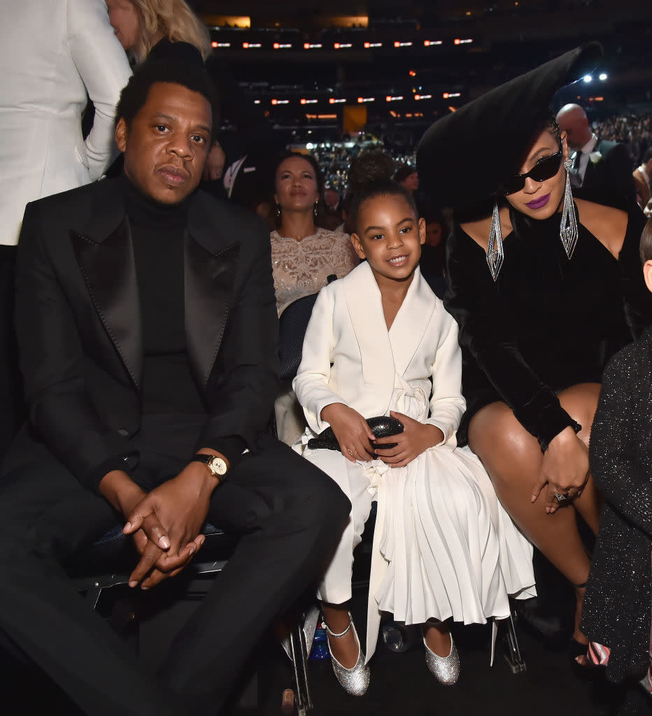 Beyoncé sitting in between her parents at an awards show