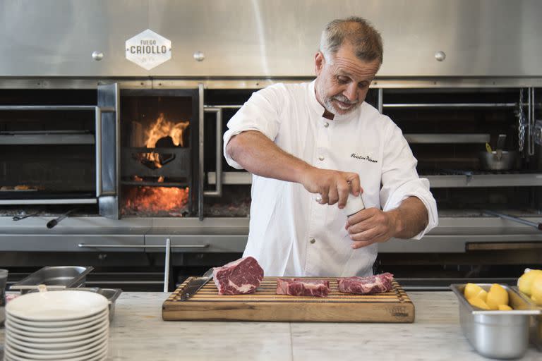 Christian Petersen en su restaurant de Martínez