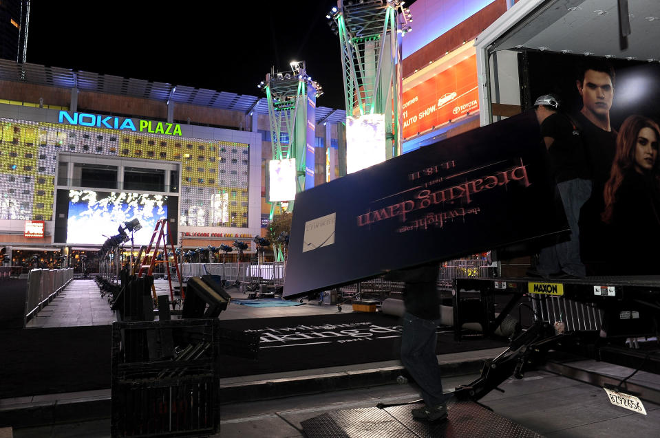 Fans Line Up For The Premiere Of "The Twilight Saga: Breaking Dawn - Part 1" At The Nokia Plaza