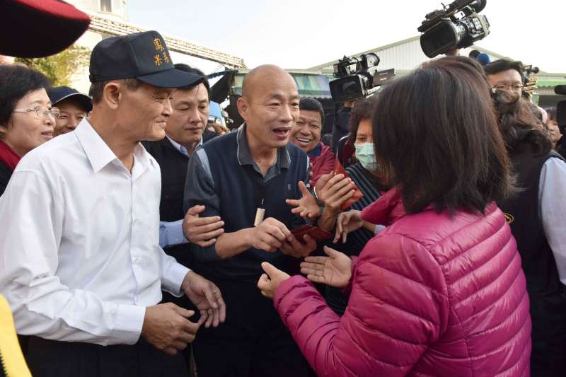 20190124-高雄市長韓國瑜巡訪鳳山果菜市場，關心年節民生物資供應情形，並發放紅包、春聯（高雄市政府提供）.JPG