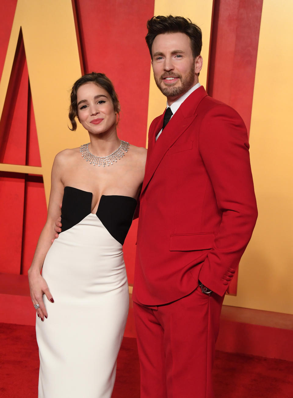 BEVERLY HILLS, CALIFORNIA - MARCH 10: Alba Baptista, Chris Evans arrives at the 2024 Vanity Fair Oscar Party Hosted By Radhika Jones at Wallis Annenberg Center for the Performing Arts on March 10, 2024 in Beverly Hills, California. (Photo by Steve Granitz/FilmMagic)