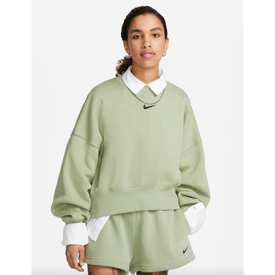 <p><a href="https://go.redirectingat.com?id=74968X1596630&url=https%3A%2F%2Fwww.nike.com%2Ft%2Fsportswear-phoenix-fleece-womens-over-oversized-crewneck-sweatshirt-Wj2Rd6&sref=https%3A%2F%2Fwww.cosmopolitan.com%2Fstyle-beauty%2Ffashion%2Fg12838307%2Fwarm-cozy-gifts%2F" rel="nofollow noopener" target="_blank" data-ylk="slk:Shop Now;elm:context_link;itc:0;sec:content-canvas" class="link ">Shop Now</a></p><p>Sportswear Phoenix Fleece</p><p>nike.com</p><p>$70.00</p><span class="copyright">Nike </span>