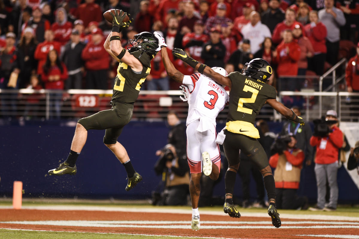 Utah loses to Oregon, Pac-12 misses College Football Playoff