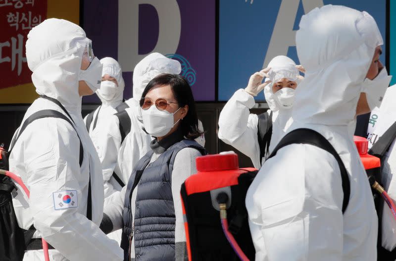 South Koreans soldiers are mobilized to disinfect Daegu city hall