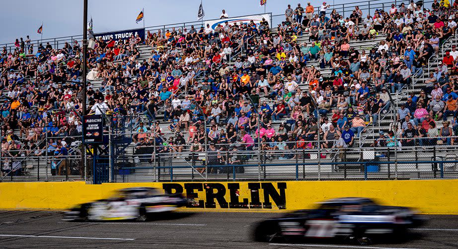 Cars race during the Coors Light Sportsman Feature 1 at Berlin Raceway in Marne, Michigan on April 23, 2022. (Nic Antaya/ARCA Racing)