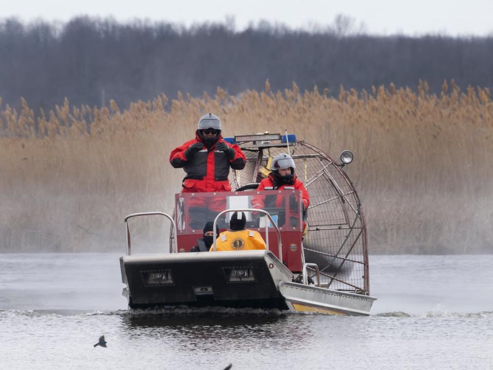 Searchers look for victims Friday, March 31, 2023 after a boat capsized and left six people dead and one infant missing in Akwesasne, Que. 