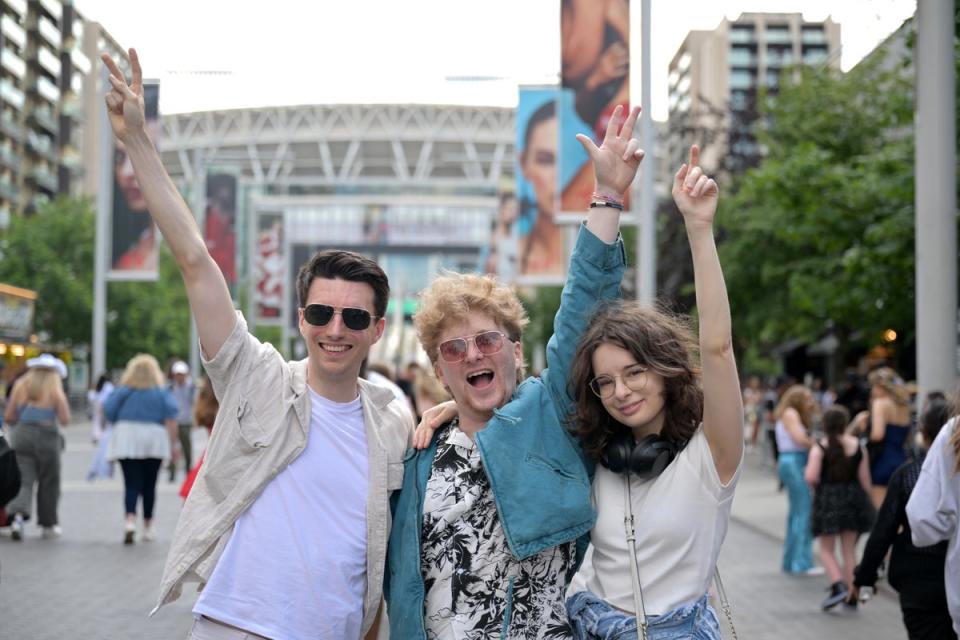 Taylor Swift fans queue up for the show (Getty Images)