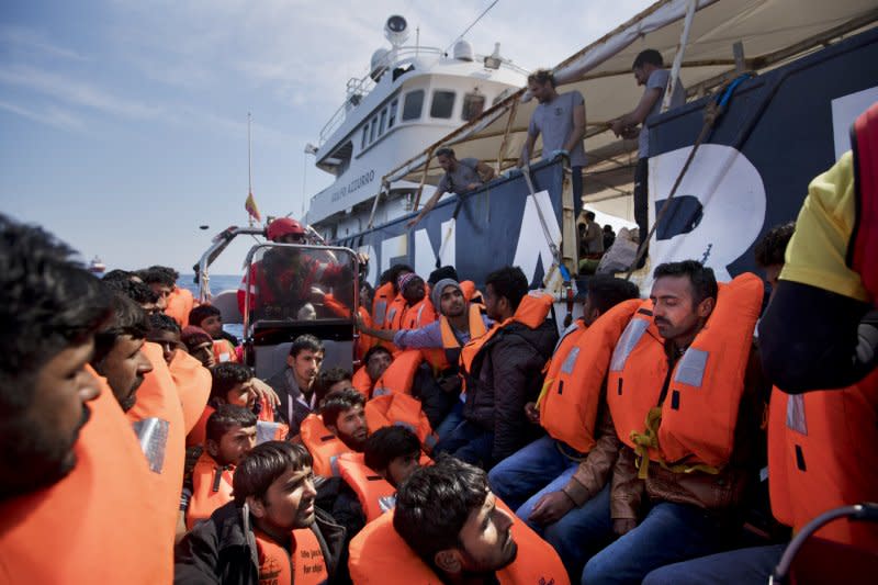 今年4月6日，西班牙非政府組織「Proactiva Open Arms」在利比亞外海救起落海的非法移民（AP）