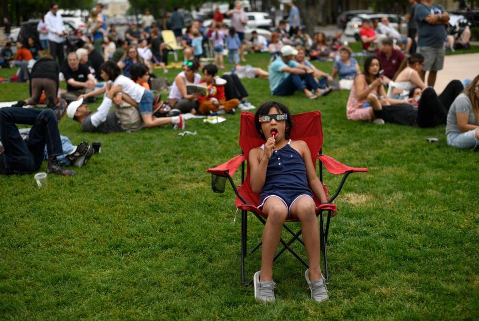 Boerne, Texas: A girl tries to watch the eclipse through the clouds on April 8, 2024 in Boerne, Texas. Mark Felix/The Texas Tribune